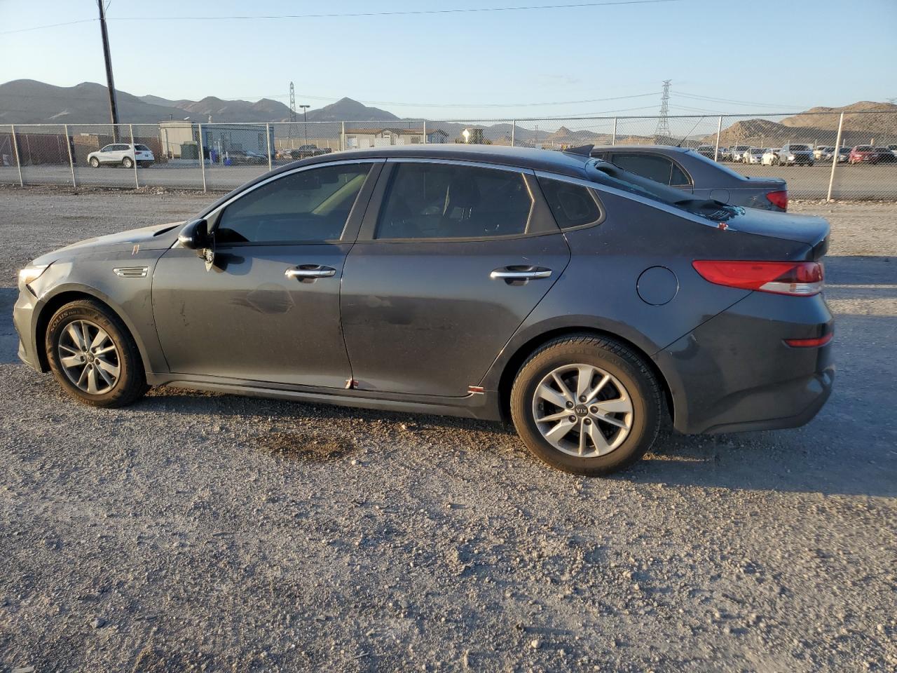 5XXGT4L32KG283456 2019 KIA OPTIMA - Image 2