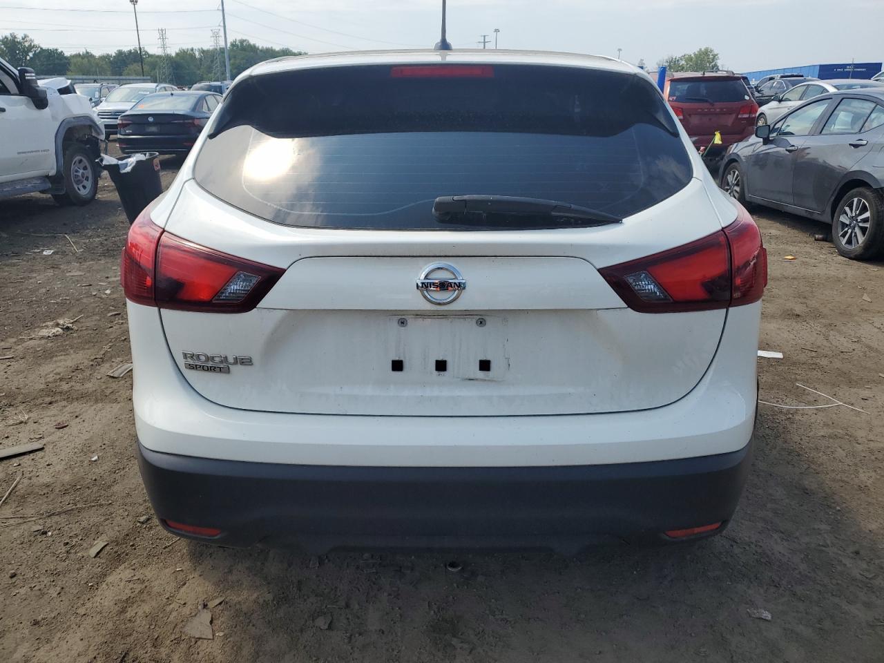 JN1BJ1CP5HW009261 2017 Nissan Rogue Sport S