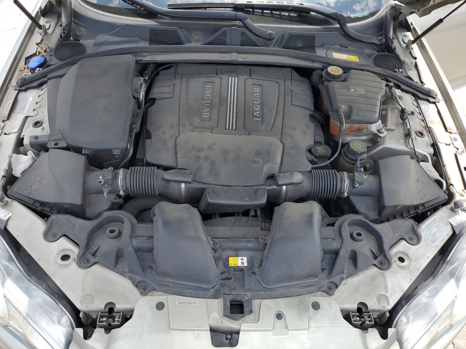 SAJWA0GB5BLR98504 2011 Jaguar Xf Premium