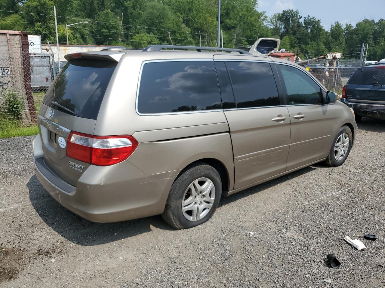 2005 Honda Odyssey Touring VIN: 5FNRL38805B096117 Lot: 66739704