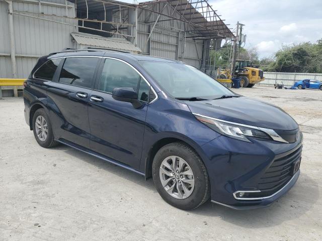 5TDYRKEC0NS088432 Toyota All Models SIENNA XLE 4