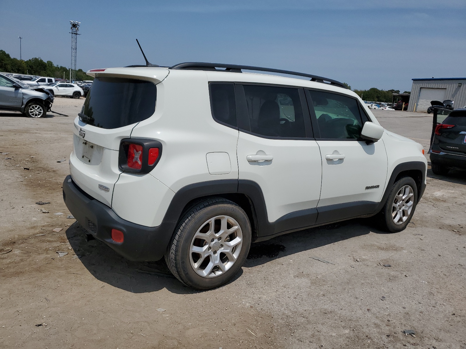 2015 Jeep Renegade Latitude vin: ZACCJABTXFPC06128