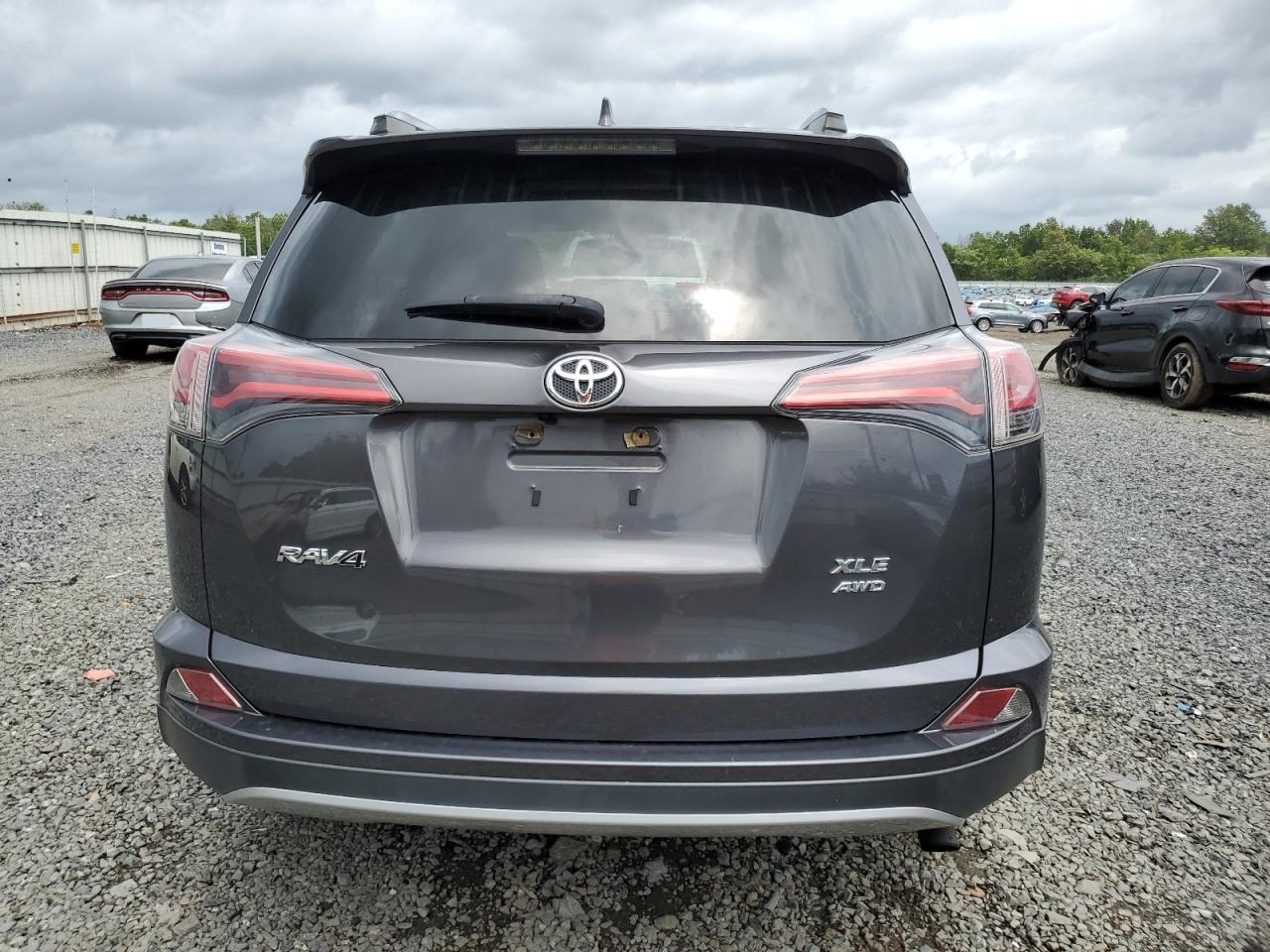 JTMRFREV5HJ105539 2017 Toyota Rav4 Xle