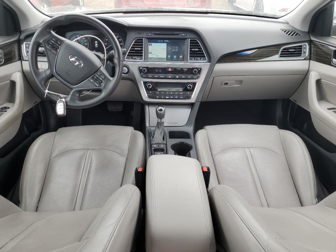 2017 Hyundai Sonata Hybrid VIN: KMHE34L17HA043874 Lot: 68717734