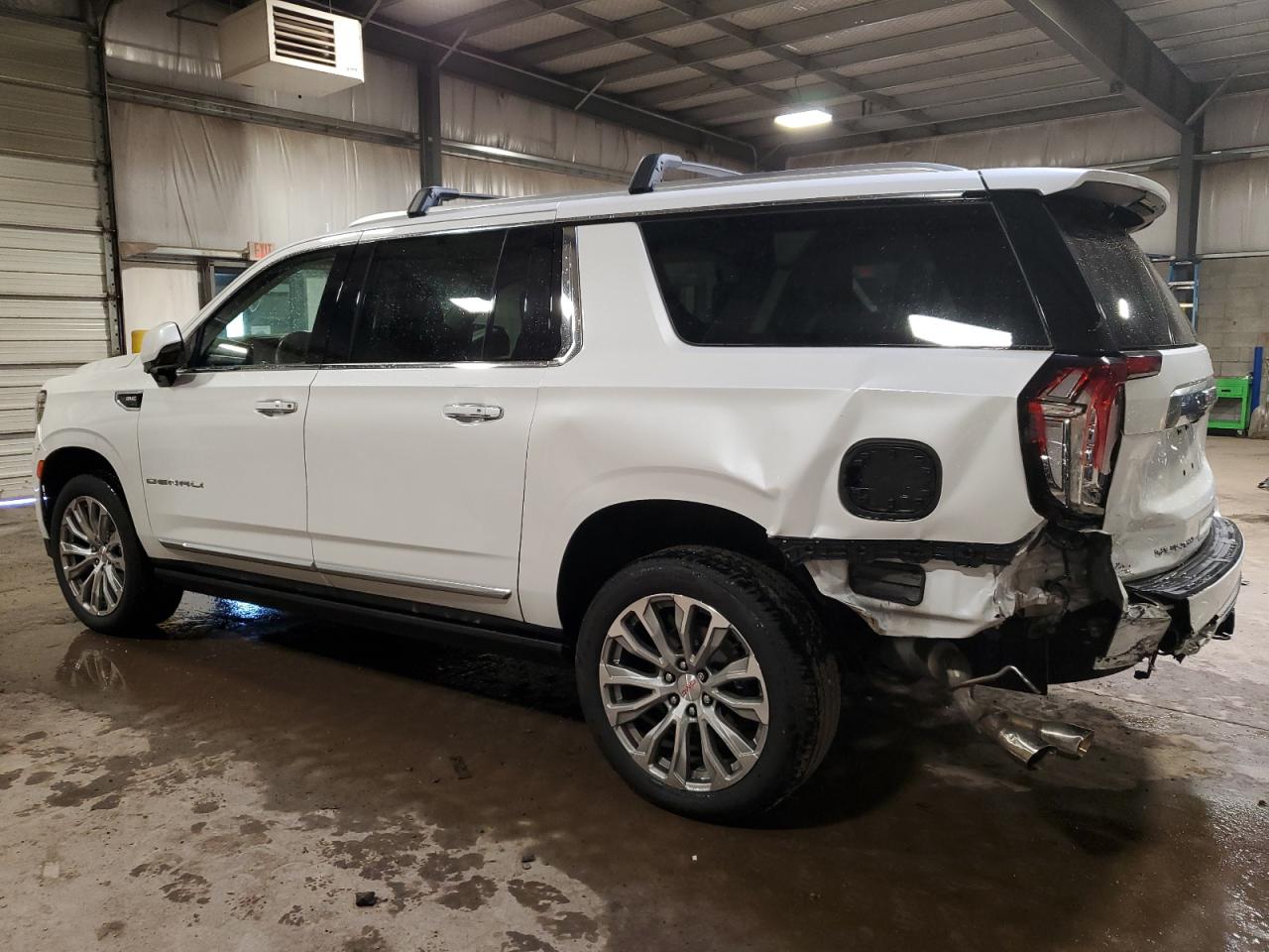 2022 GMC Yukon - Image 2