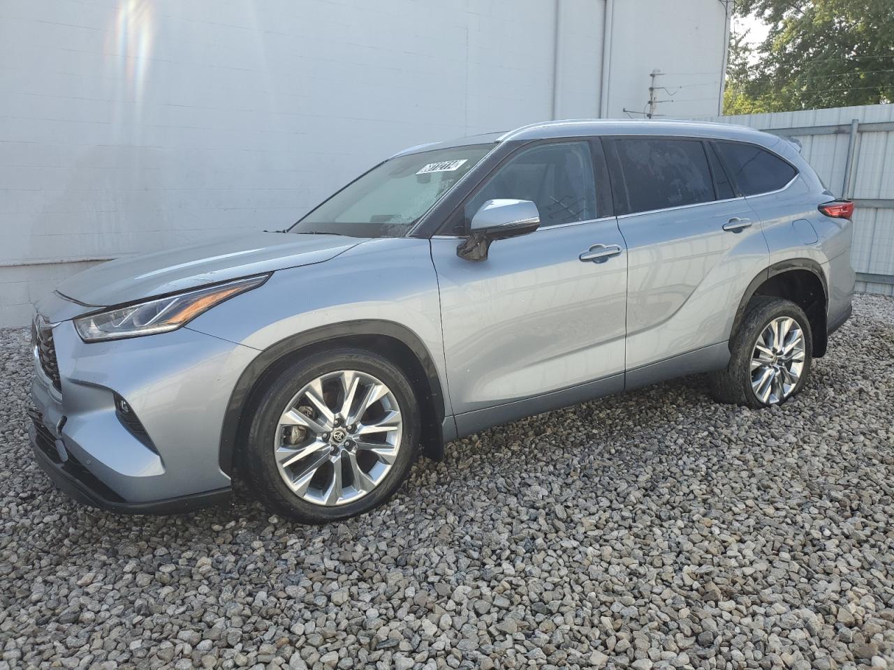 2021 Toyota Highlander - Image 1
