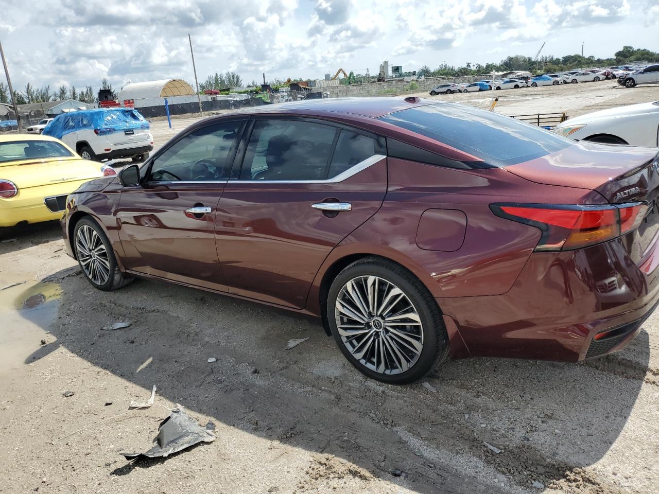 2024 Nissan Altima - Image 2