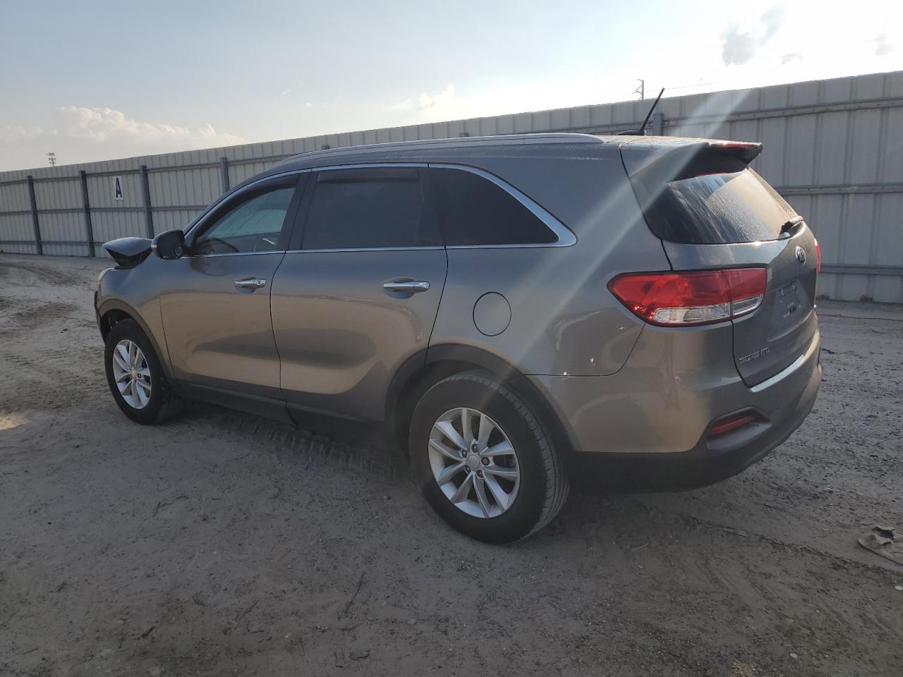 5XYPG4A35HG287786 2017 KIA SORENTO - Image 2