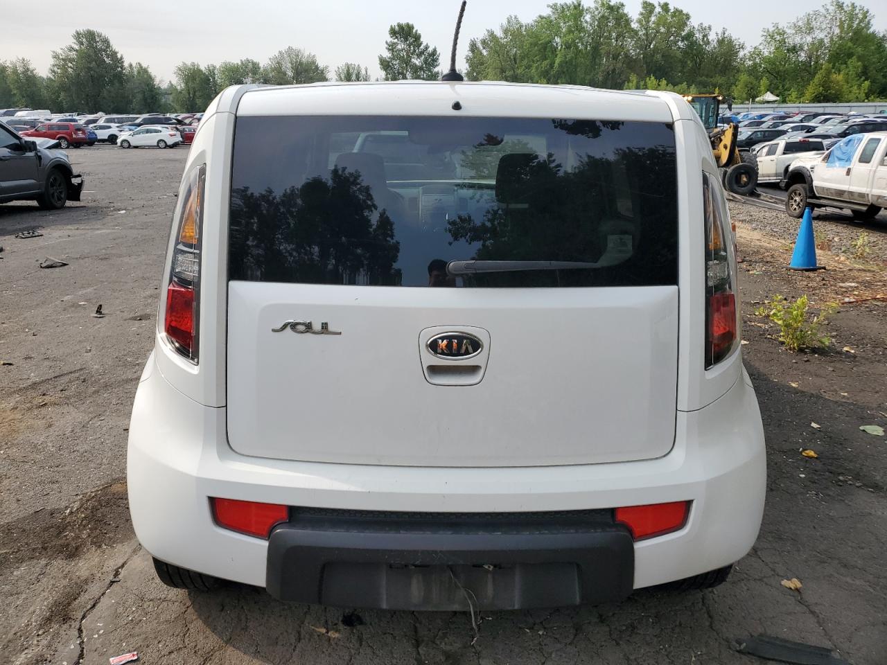 KNDJT2A21B7716326 2011 Kia Soul +