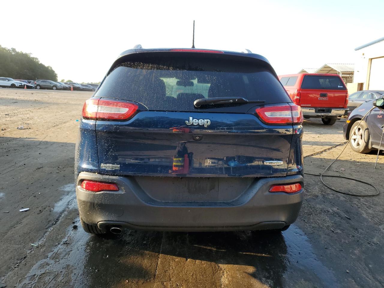 1C4PJLCB0JD585134 2018 Jeep Cherokee Latitude