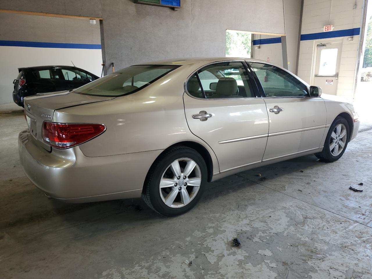 2005 Lexus ES - Image 3