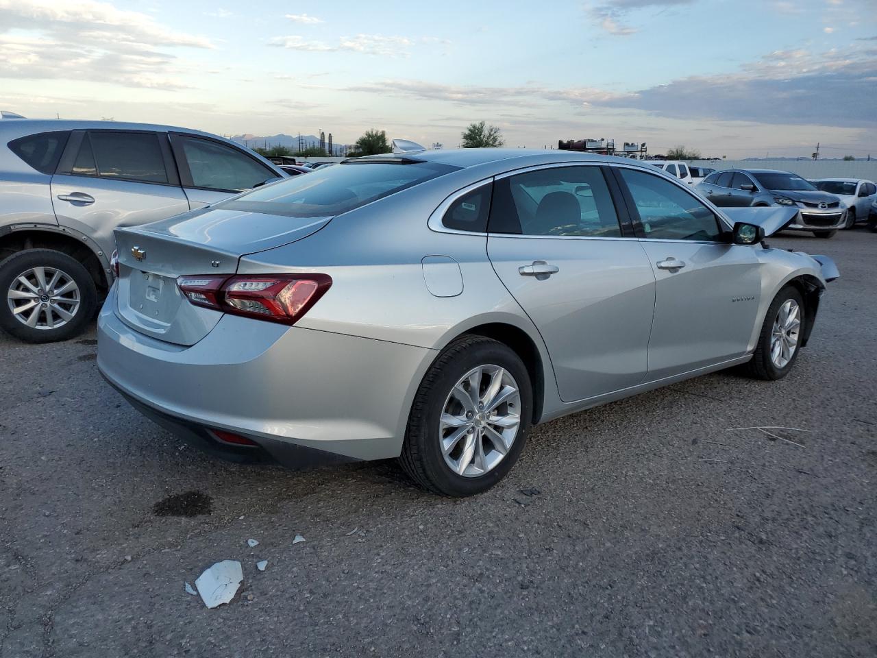 2022 Chevrolet Malibu - Image 3