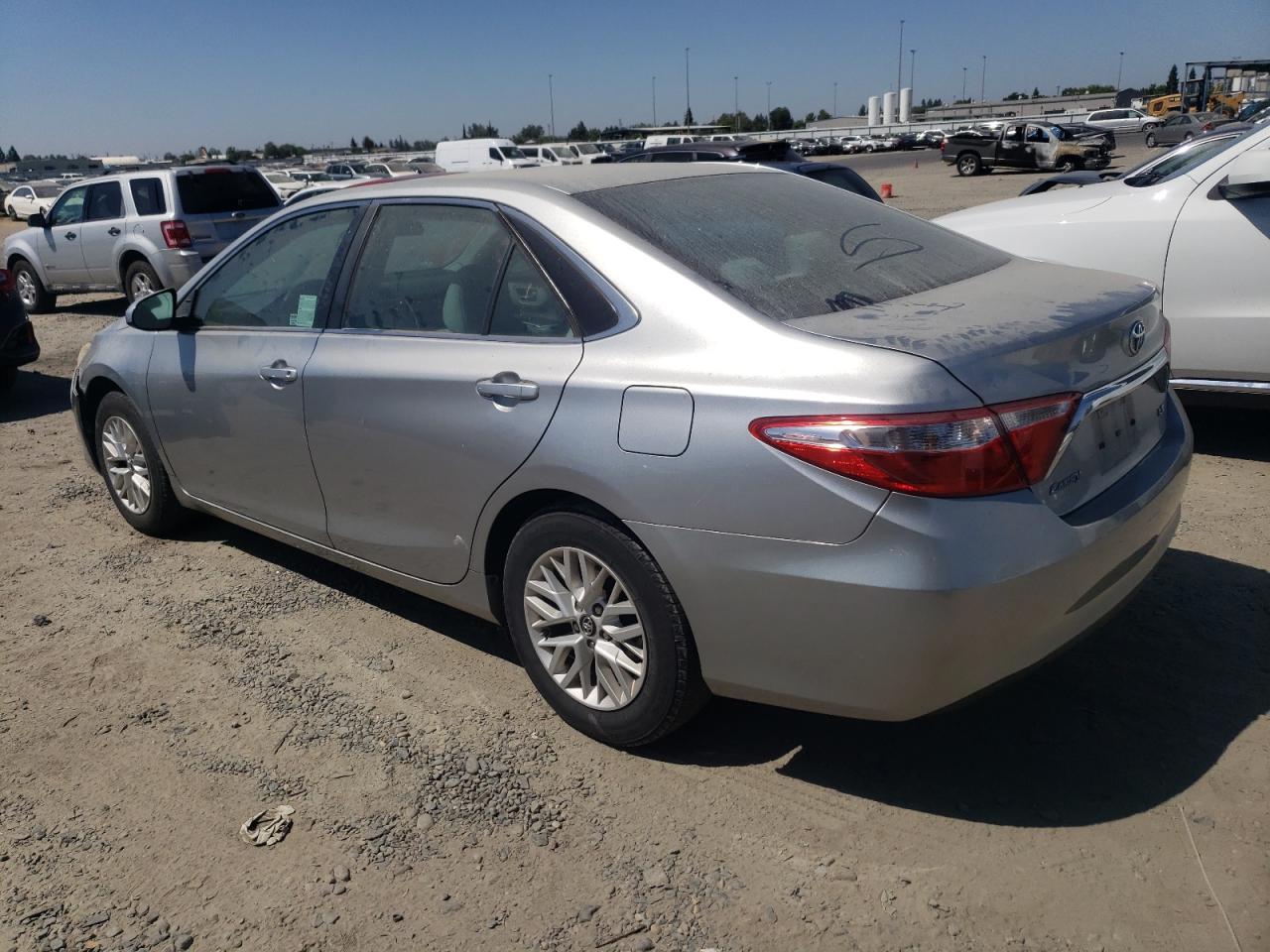 4T1BF1FK4GU205499 2016 TOYOTA CAMRY - Image 2