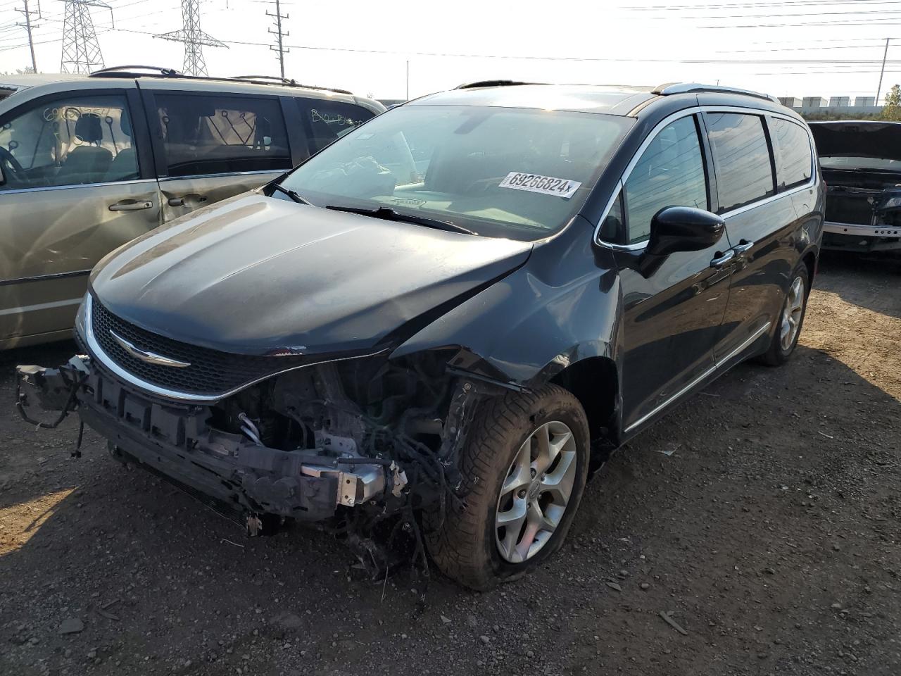 2C4RC1EG4HR560292 2017 CHRYSLER PACIFICA - Image 1