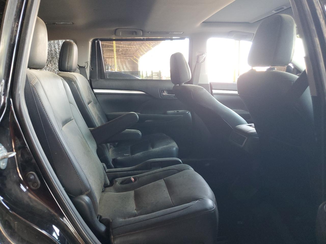 2019 Toyota Highlander Se VIN: 5TDKZRFH2KS560618 Lot: 67783234
