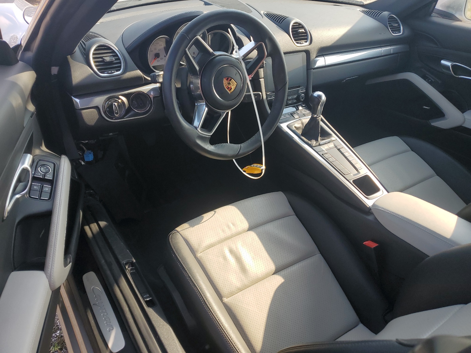 WP0AA2A88KS260610 2019 Porsche Cayman Base