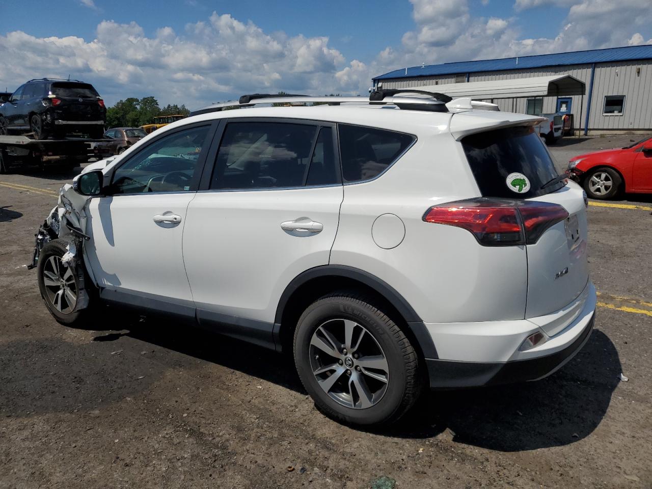 2T3RFREV4JW804121 2018 TOYOTA RAV 4 - Image 2