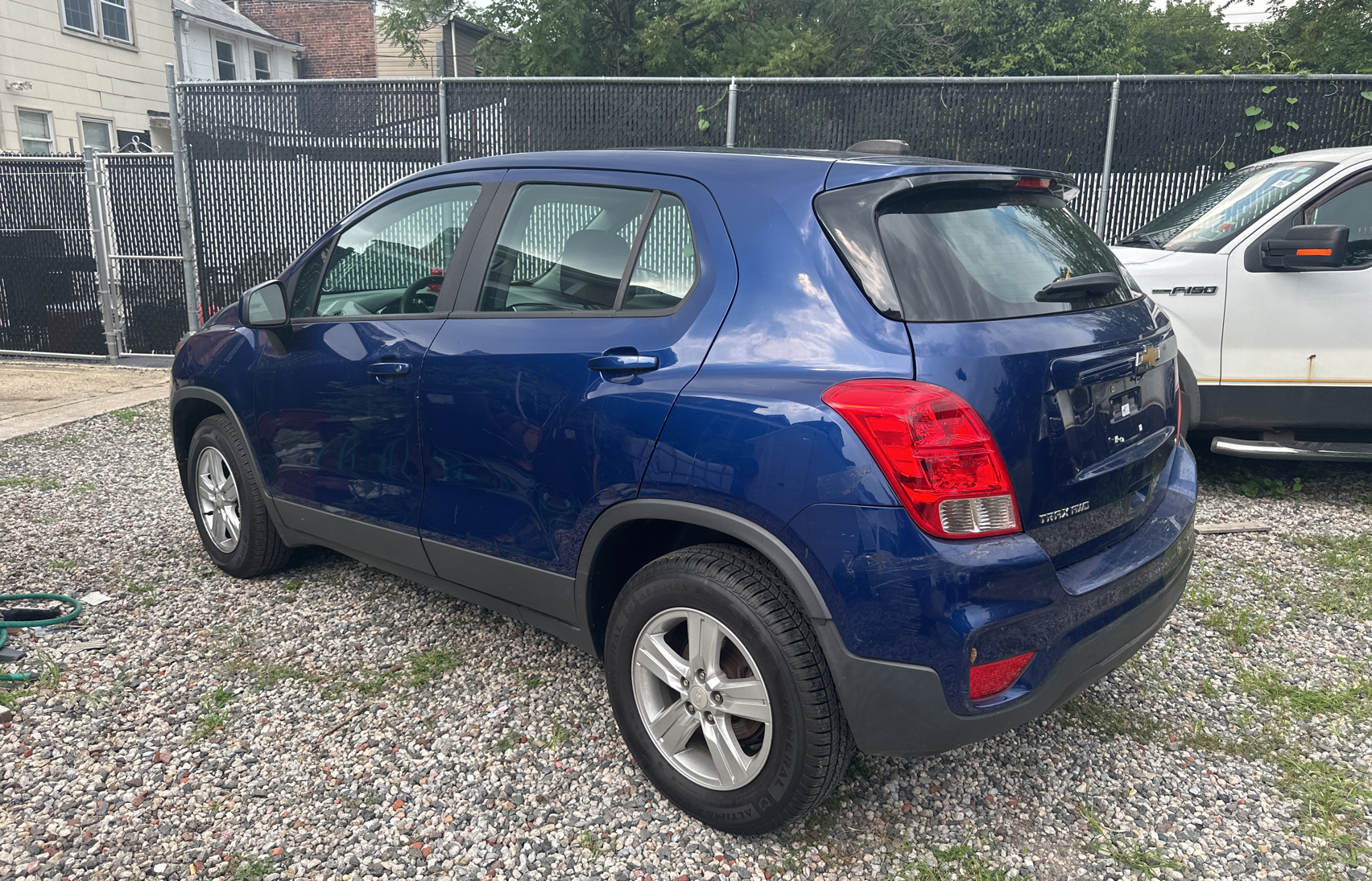 2017 Chevrolet Trax Ls vin: 3GNCJNSBXHL211900