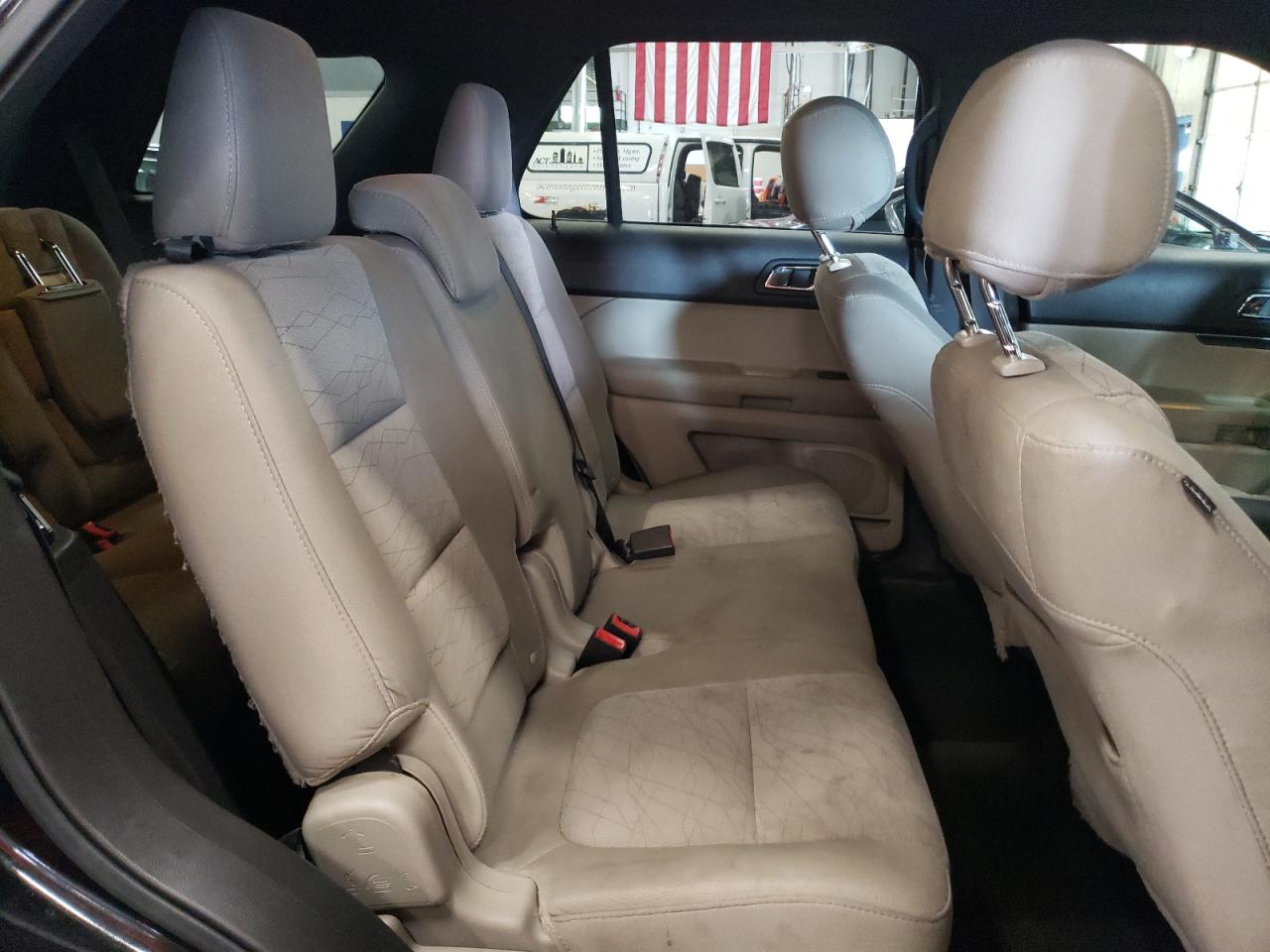 2015 Ford Explorer - Image 11