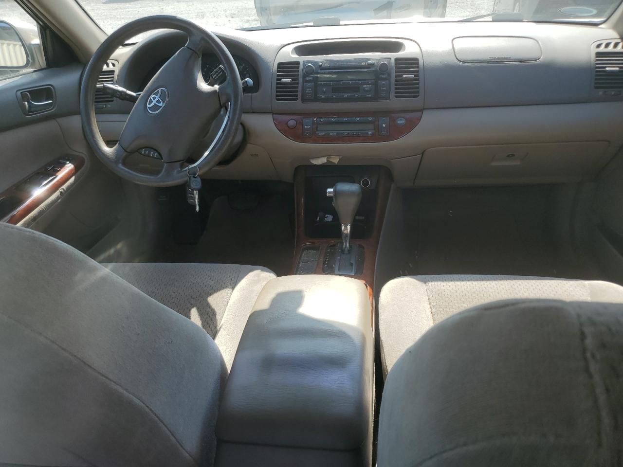 2004 Toyota Camry Le VIN: 4T1BF32KX4U588958 Lot: 68679114