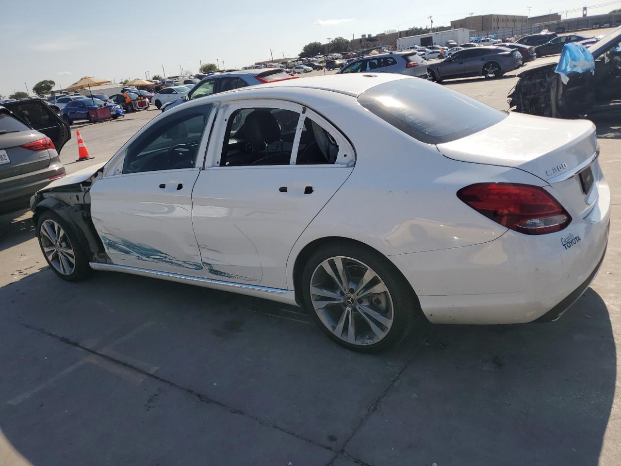 55SWF4JB0JU241767 2018 MERCEDES-BENZ C CLASS - Image 2