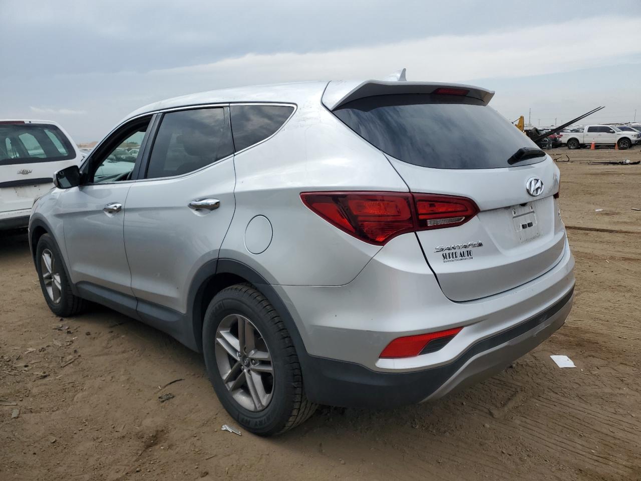 5XYZTDLB6HG465763 2017 HYUNDAI SANTA FE - Image 2