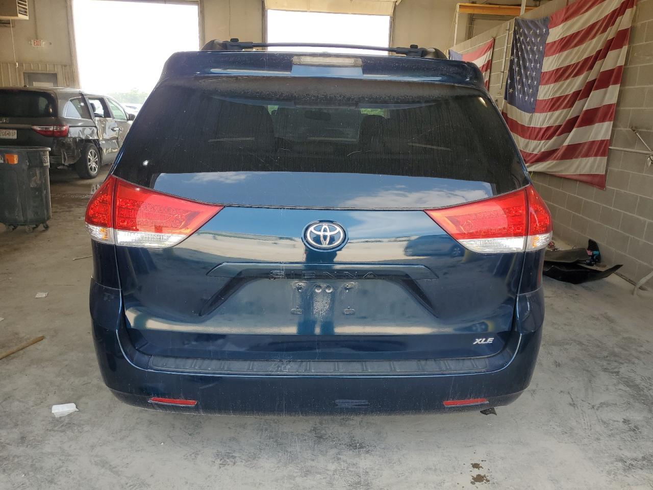 5TDYK3DC6BS027691 2011 Toyota Sienna Xle