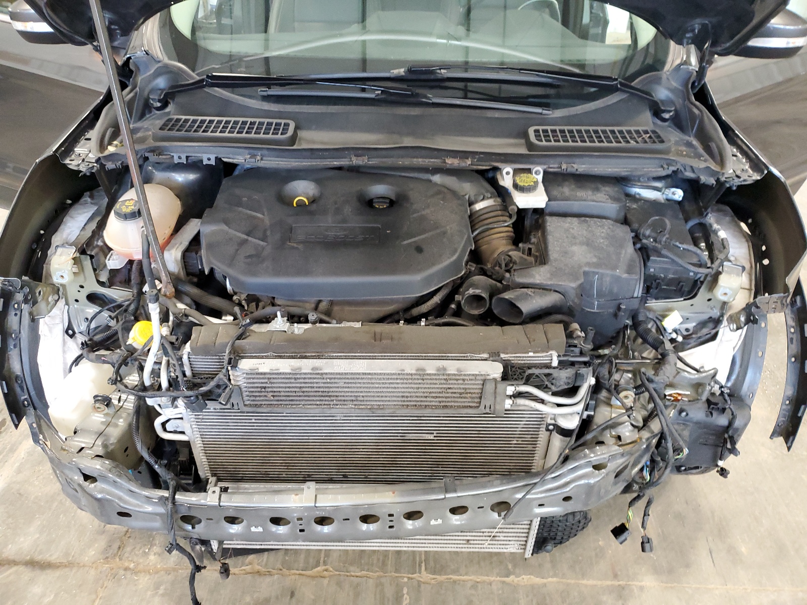 1FMCU9J98HUA99976 2017 Ford Escape Titanium