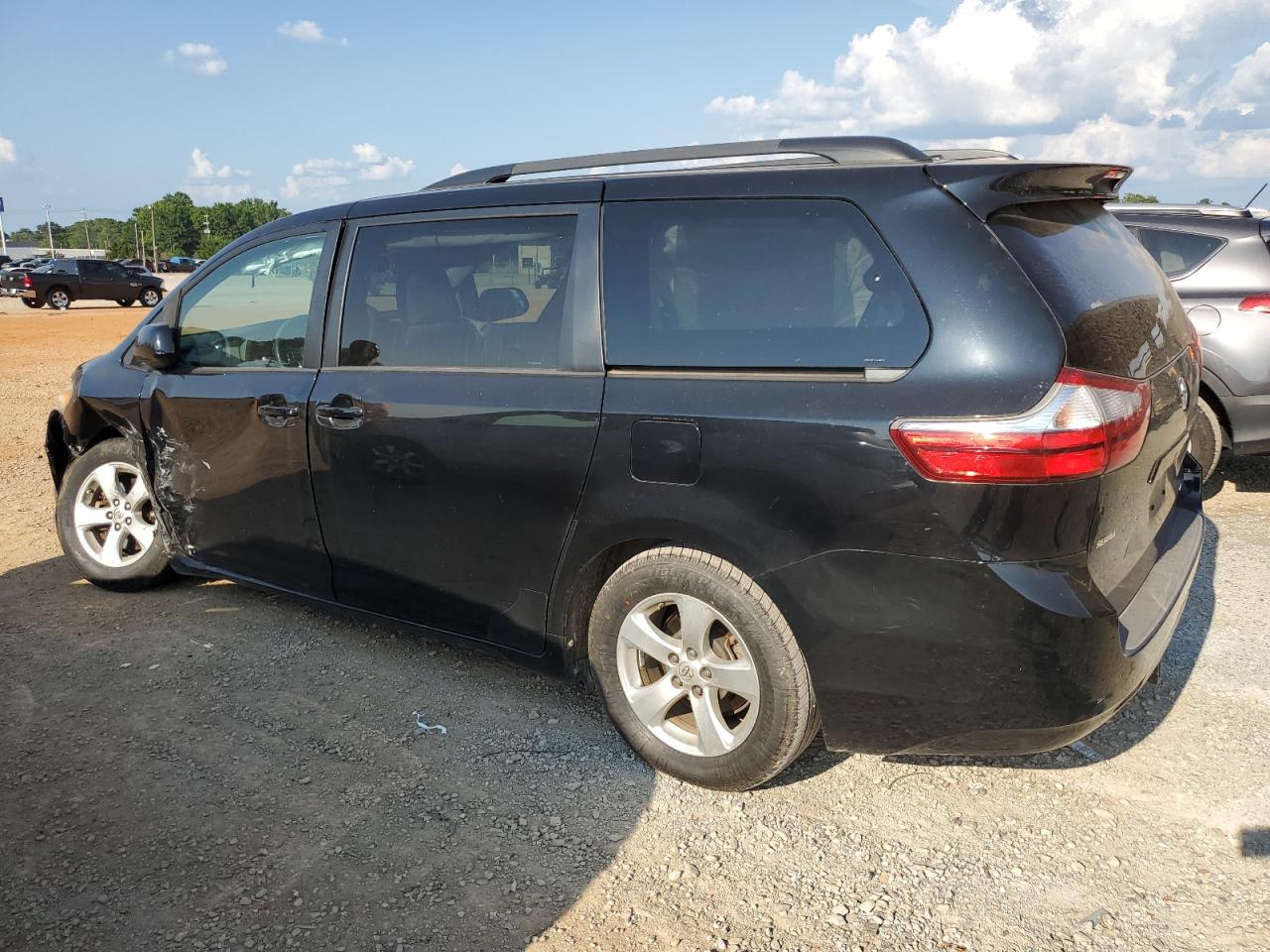 5TDKK3DC4FS609199 2015 TOYOTA SIENNA - Image 2