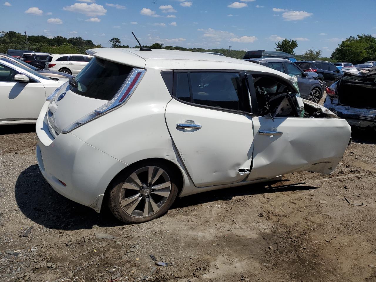 2015 Nissan Leaf - Image 3