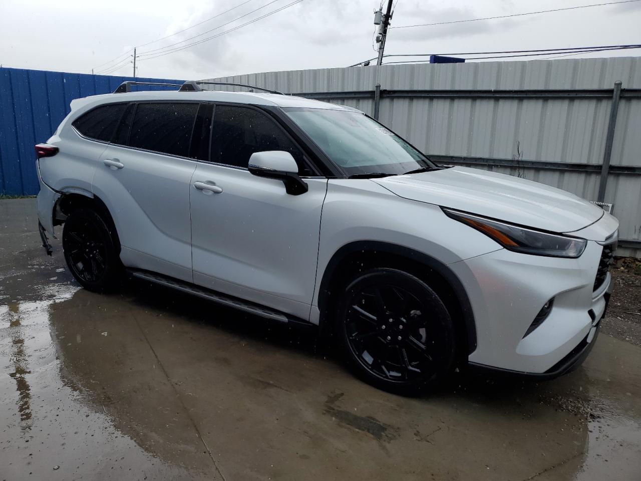2022 Toyota Highlander - Image 4