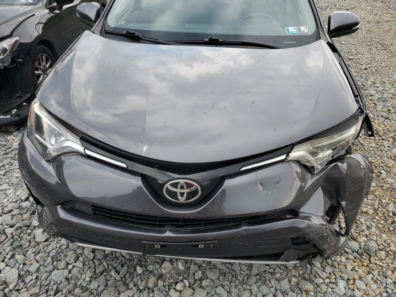 JTMRFREV8HJ129611 2017 Toyota Rav4 Xle