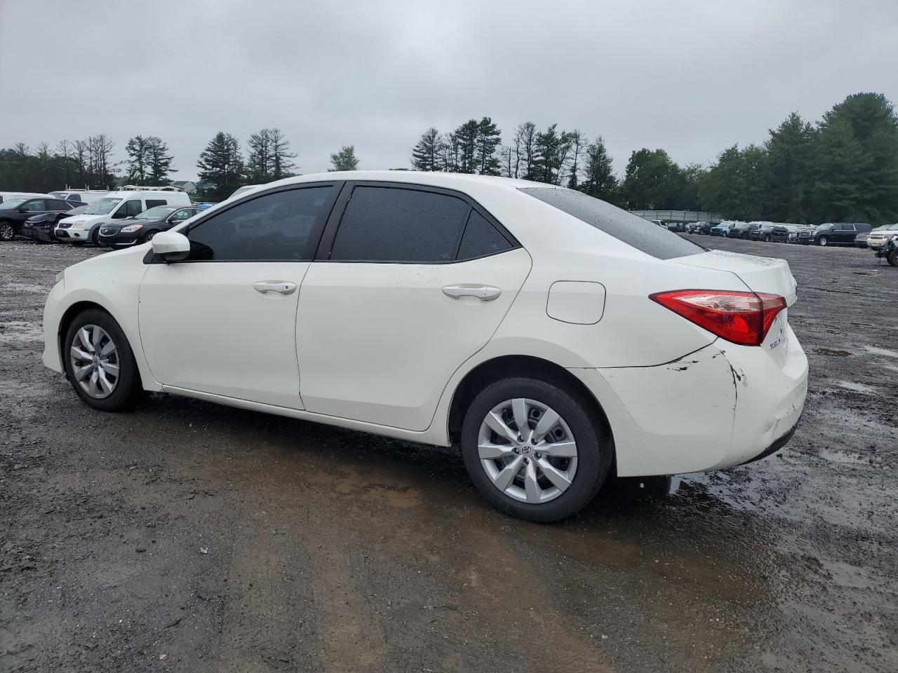 5YFBURHE0JP807613 2018 TOYOTA COROLLA - Image 2