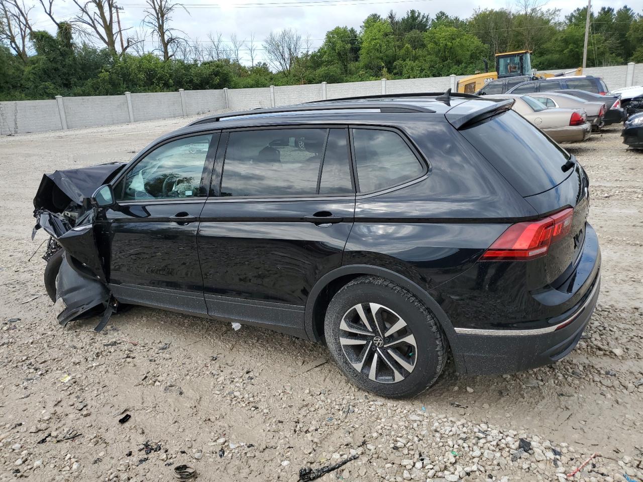 3VVFB7AX3PM010359 Volkswagen Tiguan S 2