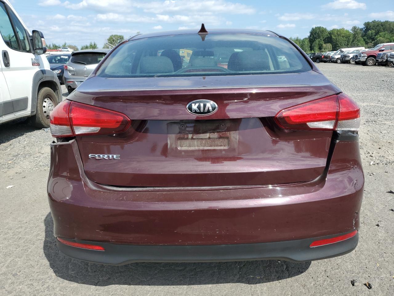 2018 Kia Forte Lx VIN: 3KPFK4A75JE272009 Lot: 67593414