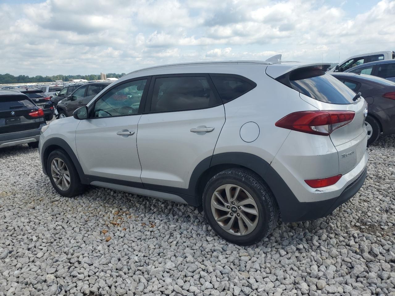 KM8J33A42JU713843 2018 HYUNDAI TUCSON - Image 2