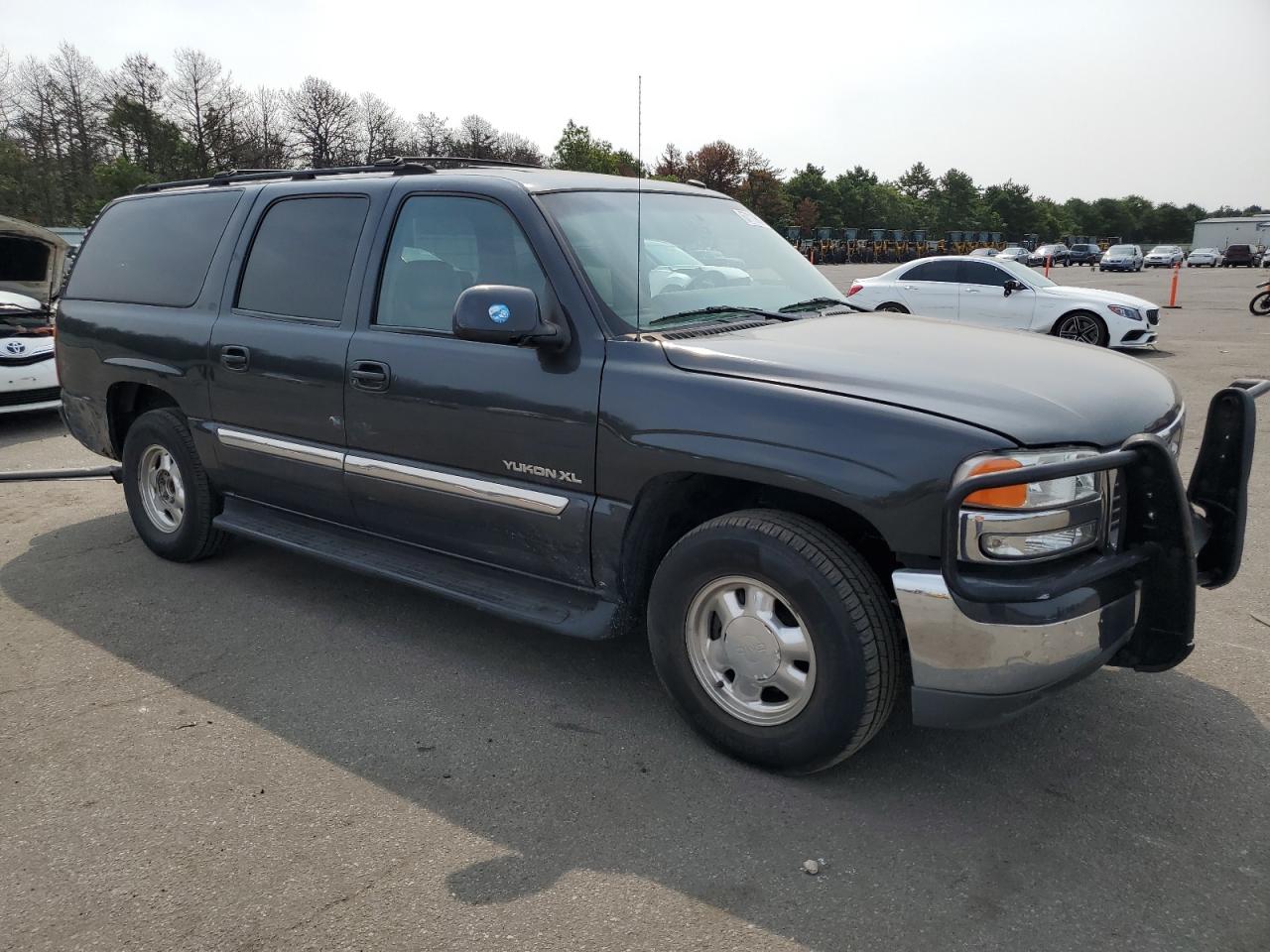 2003 GMC Yukon - Image 4