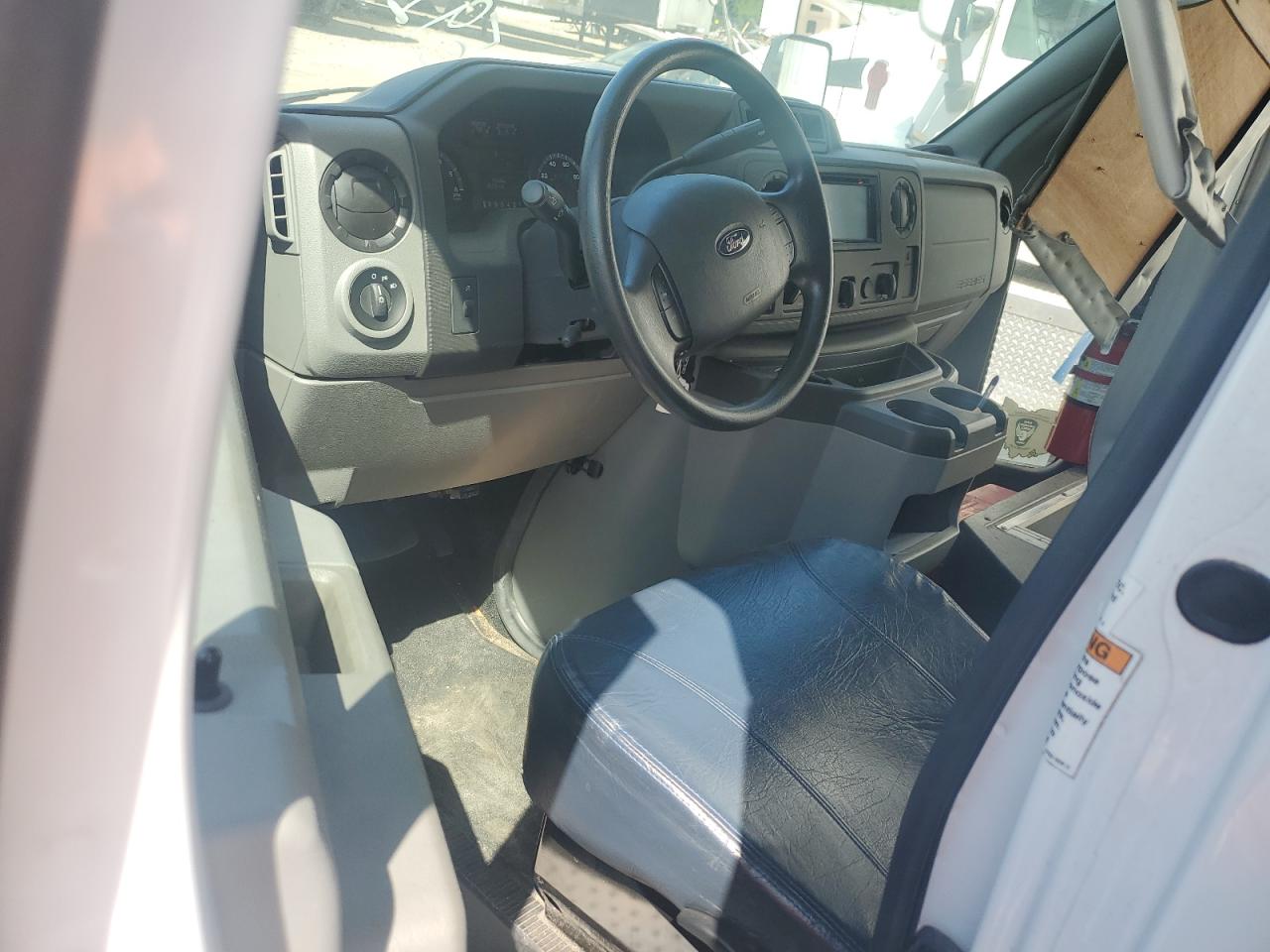 2019 Ford Econoline E350 Super Duty Cutaway Van VIN: 1FDEE3F69KDC12228 Lot: 69900044