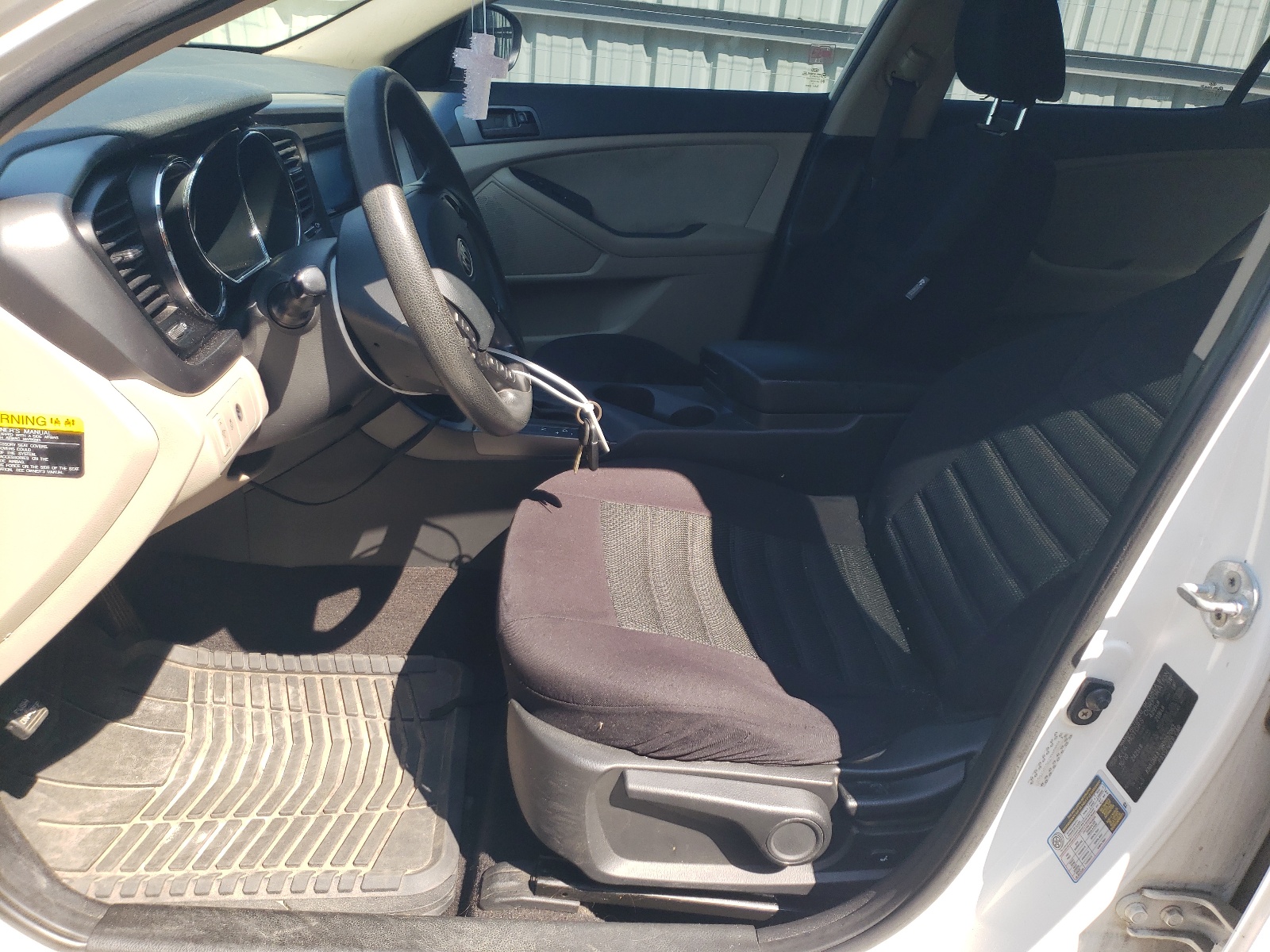 KNAGM4A79B5057063 2011 Kia Optima Lx