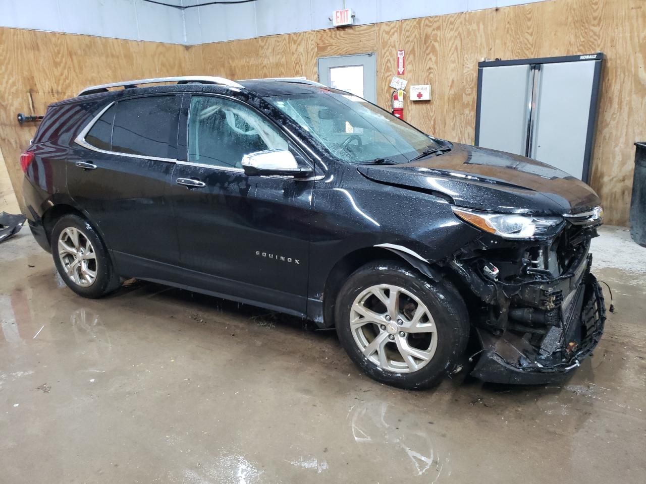 2GNAXVEV2J6174363 2018 Chevrolet Equinox Premier