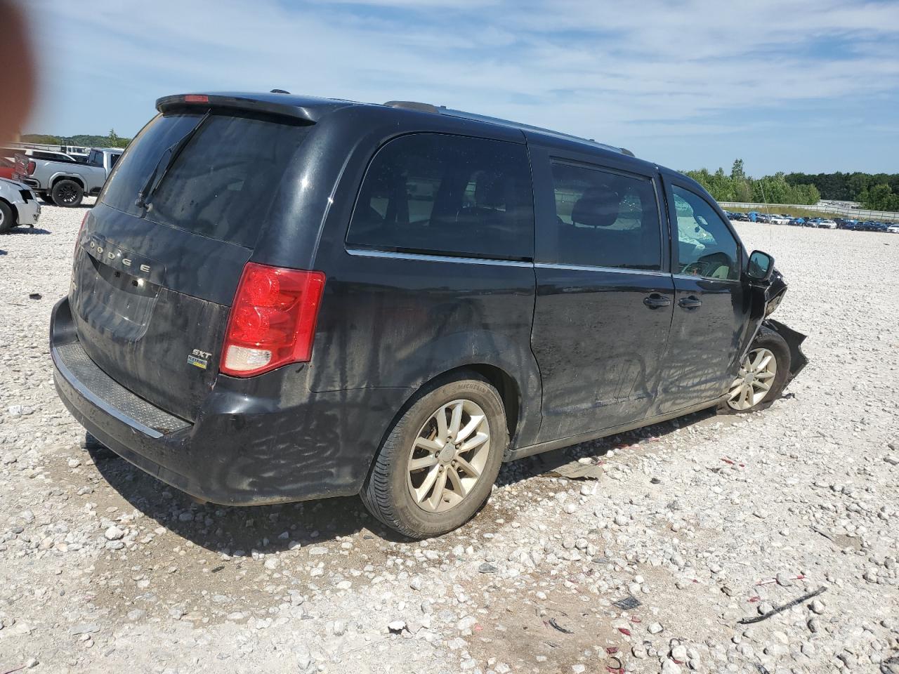 2019 Dodge Caravan - Image 3