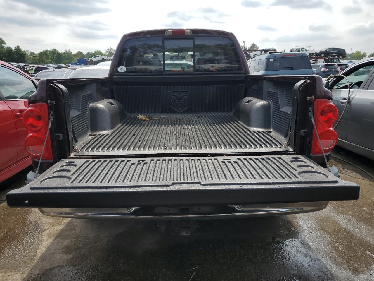 2005 Dodge Dakota Quad Slt VIN: 1D7HW48N05S237145 Lot: 67130354