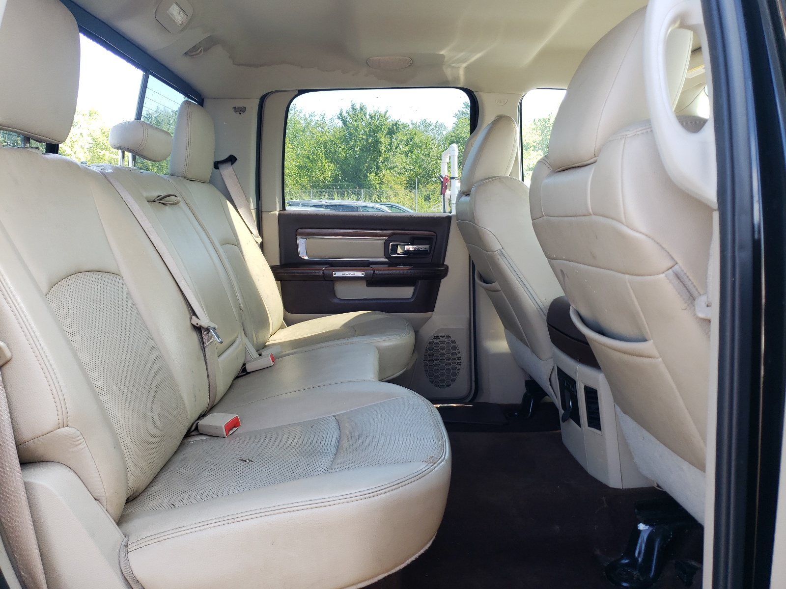 1C6RR6NT0DS562310 2013 Ram 1500 Laramie