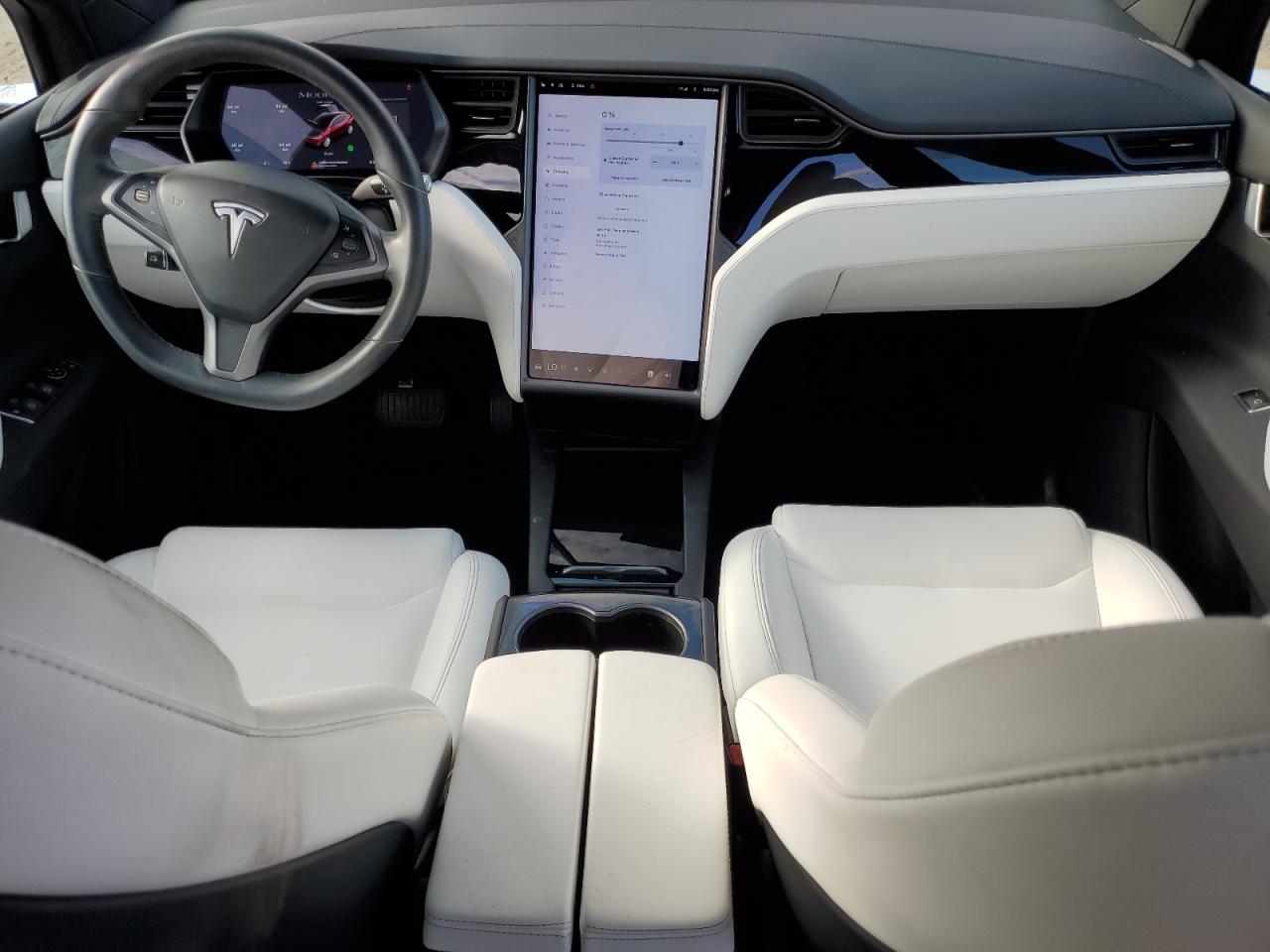 2020 Tesla Model X VIN: 5YJXCAE28LF240098 Lot: 68421644