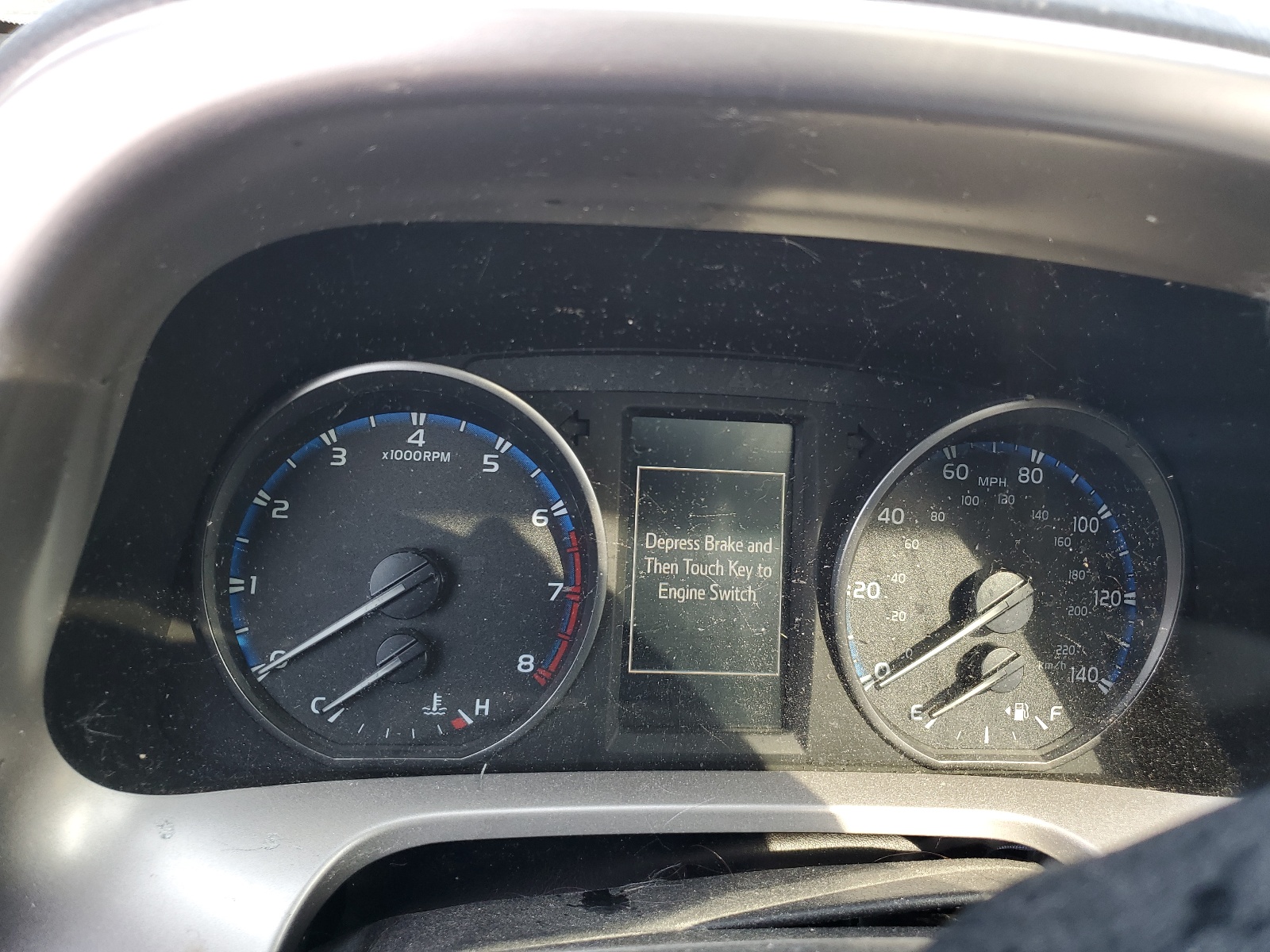 JTMRFREV1HJ173188 2017 Toyota Rav4 Xle