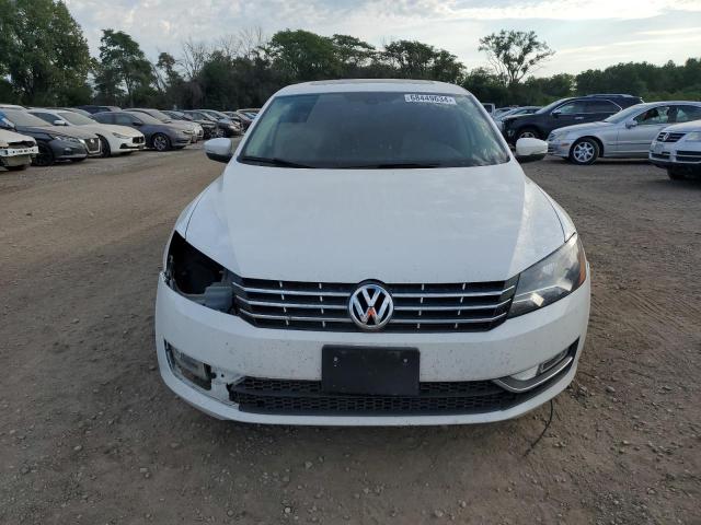  VOLKSWAGEN PASSAT 2013 Белый