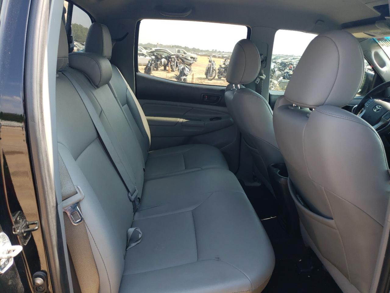 2013 Toyota Tacoma - Image 10