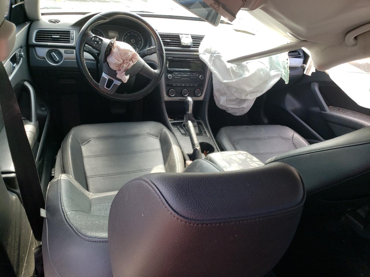 2015 Volkswagen Passat - Image 8