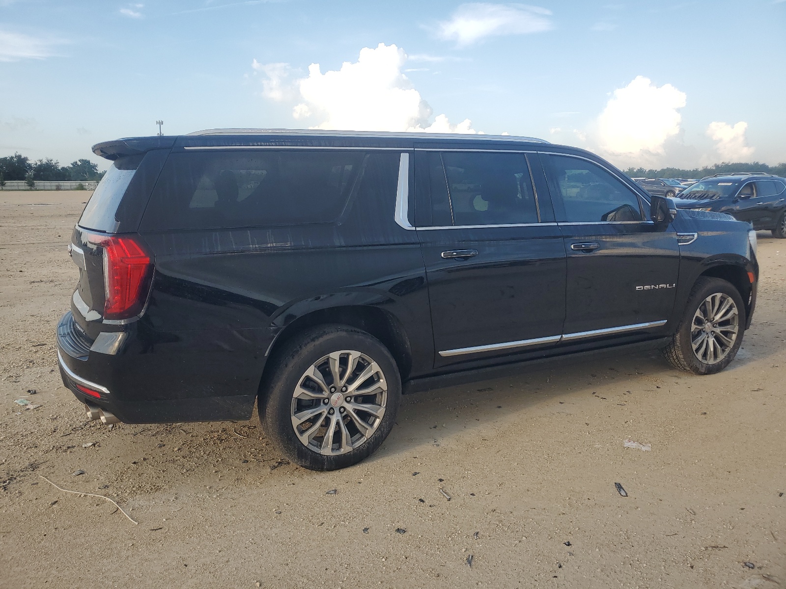 1GKS1JKL7NR123384 2022 GMC Yukon Xl Denali