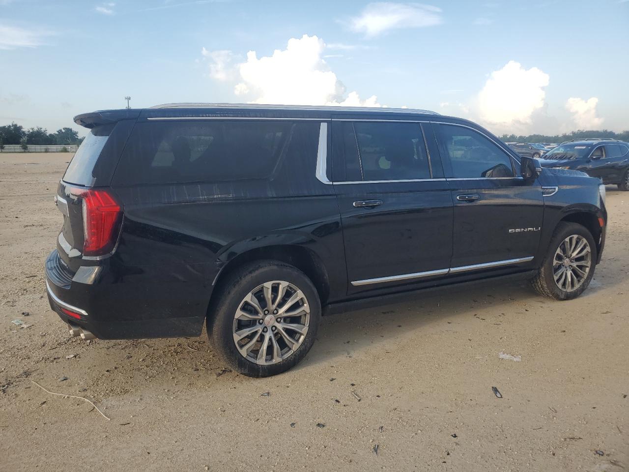 2022 GMC Yukon Xl Denali VIN: 1GKS1JKL7NR123384 Lot: 66986454